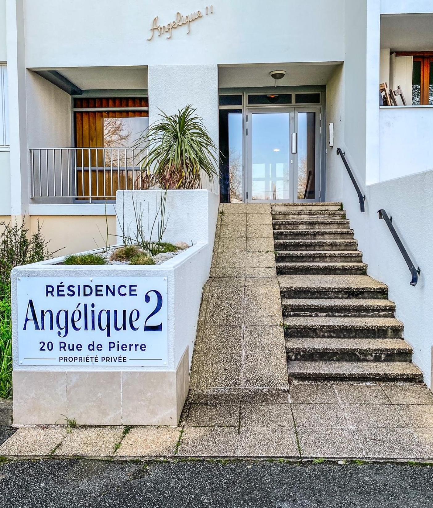 Appartement T3 Moderne Avec Balcon Terrasse Et Parking Gratuit à Niort Extérieur photo