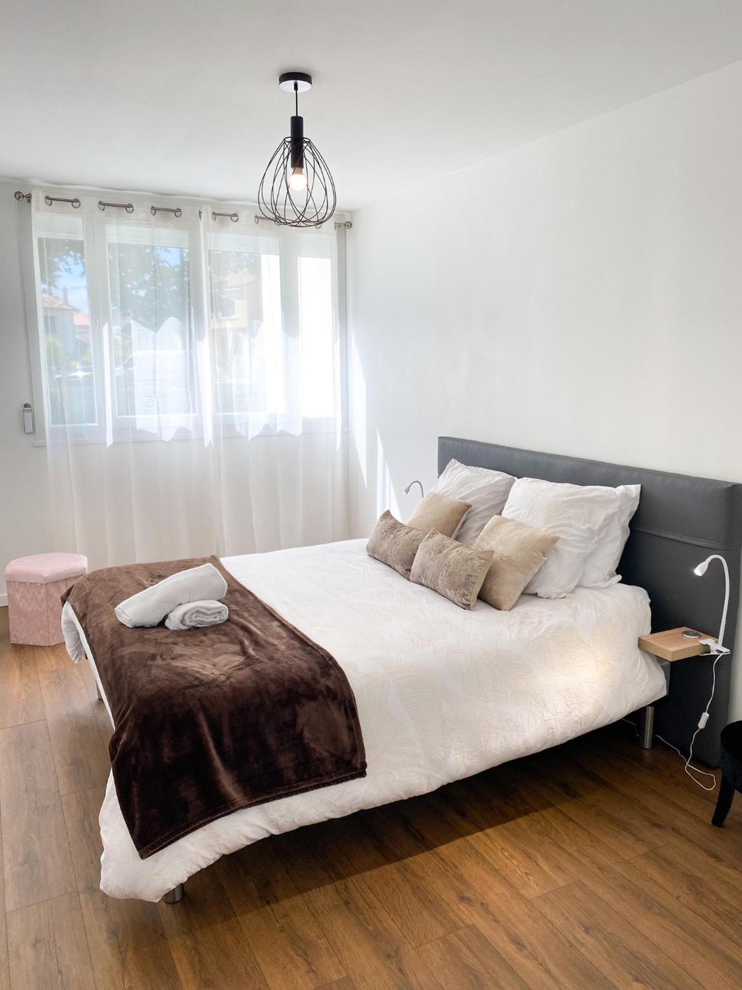 Appartement T3 Moderne Avec Balcon Terrasse Et Parking Gratuit à Niort Extérieur photo