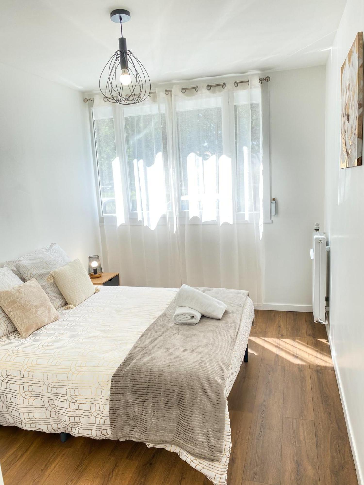 Appartement T3 Moderne Avec Balcon Terrasse Et Parking Gratuit à Niort Extérieur photo
